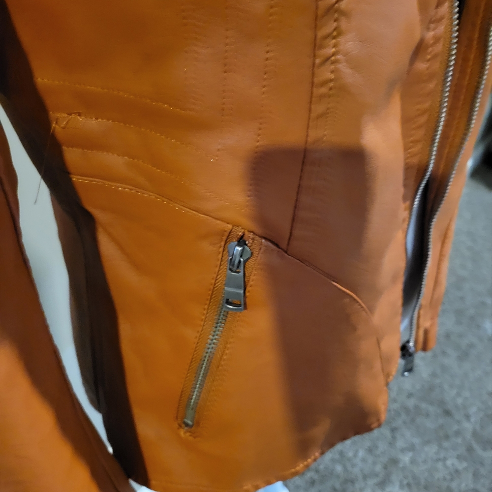 Women's Stylish Tan Leather Jacket - Picture 2 of 7